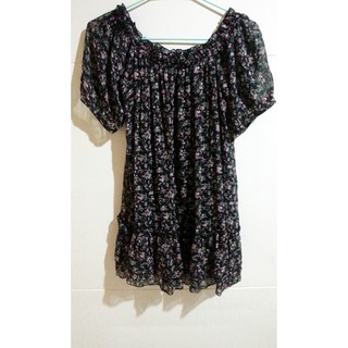 เสื้อลายดอก วินเทจ สีดำค่ะ