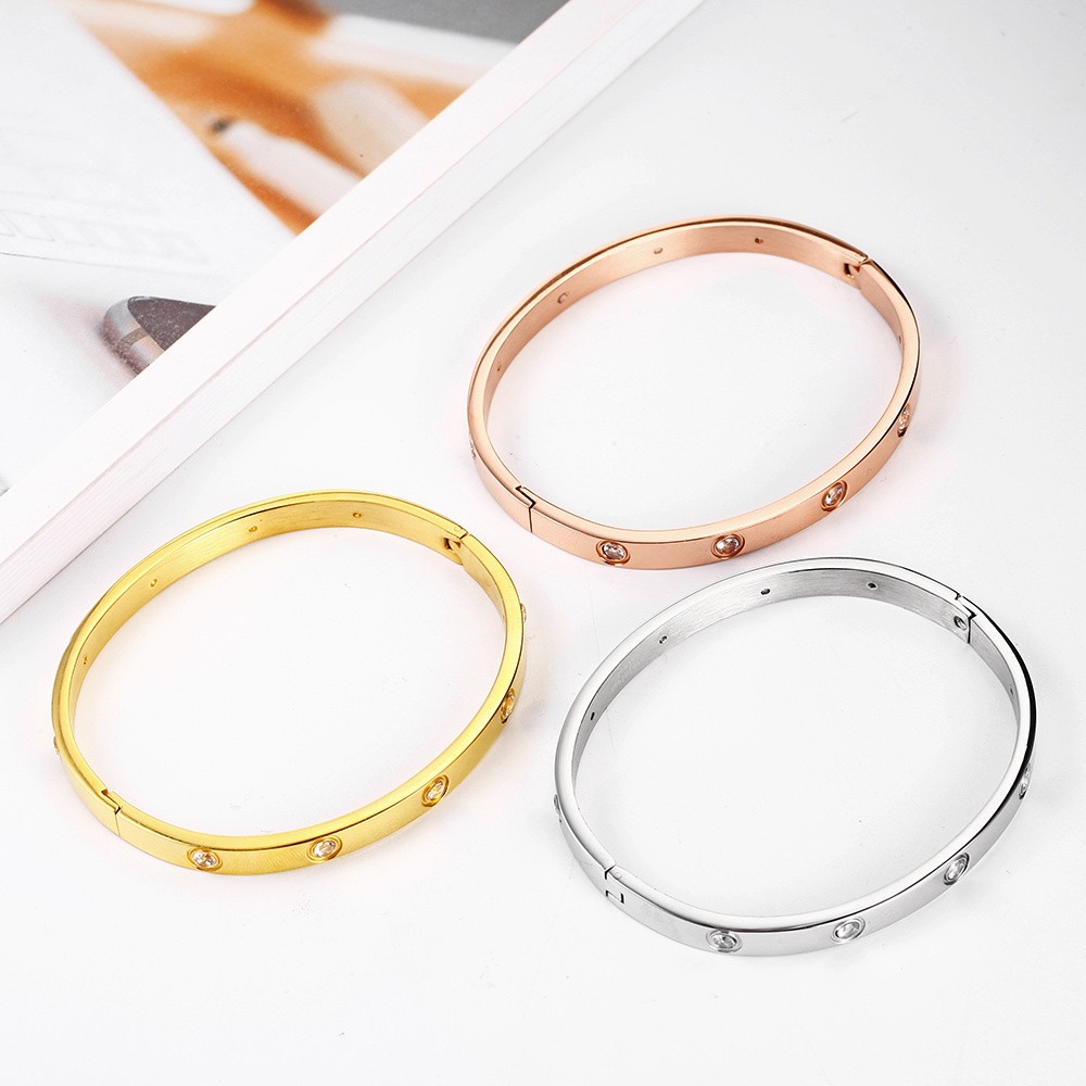 simple gold bracelet for ladies