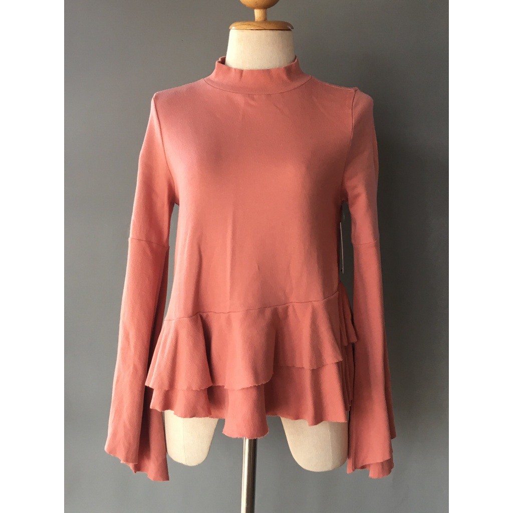 BP เสื้อแขนยาว คอปีน สีส้มอิฐ แขนกระดิ่ง ชายเสื้อแต่งระบาย น่ารักค่ะ แบรนด์แท้ มือ 1