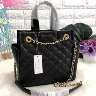 CHARLES &amp; KEITH CHAIN DETAIL QUILTED TOTE BAG ของแท้ ราคาถูก