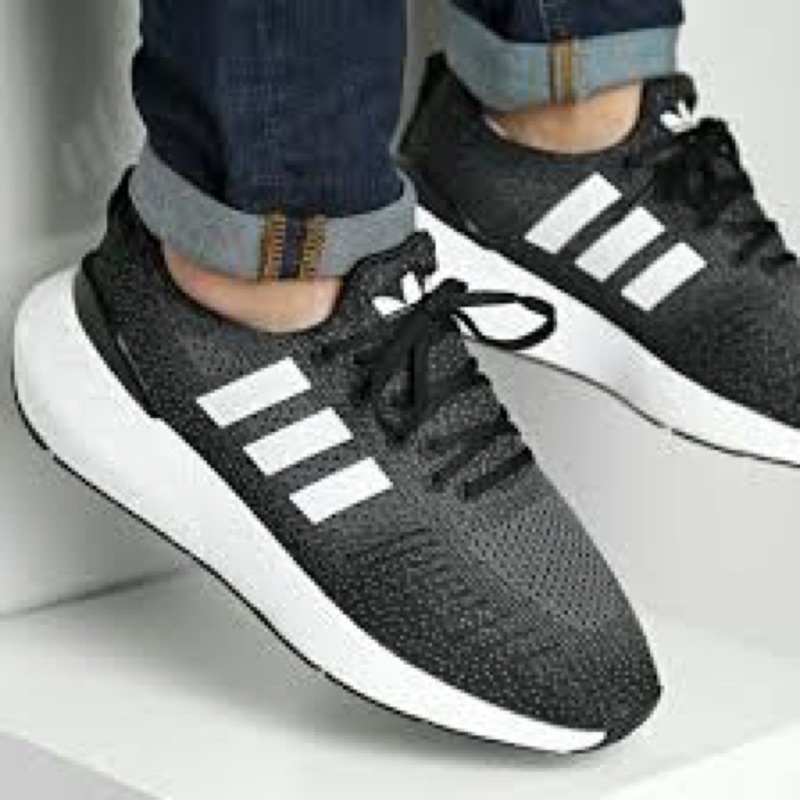 รองเท้าผ้าใบ adidas swift run22 size 7uk