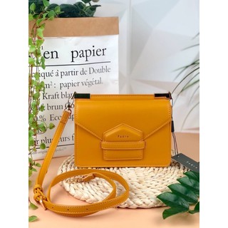 Pedro two-tone crossbody bag กระเป๋าสะพายวางอยู่ทรงo