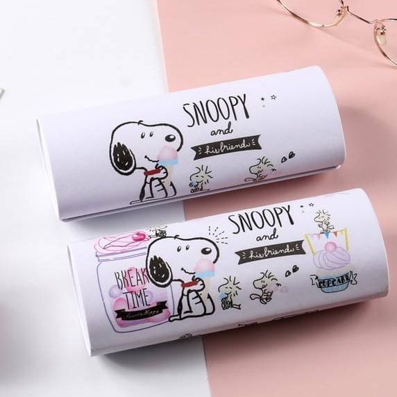 SNOOPY กล่องแว่น กล่องแว่นตา GLASSES CASE ทรงใหม่ ลาย สนูปปี้ ขาว ชมพู ตลับแว่น ฝาปิด (แม่เหล็ก) ขนาด 5.5 x 3.5  BY 8118