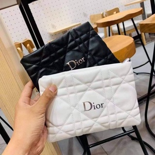 กะเป๋า​ Dior​ สีดำ​ สีขาว​ เป๊ะทุกจุด