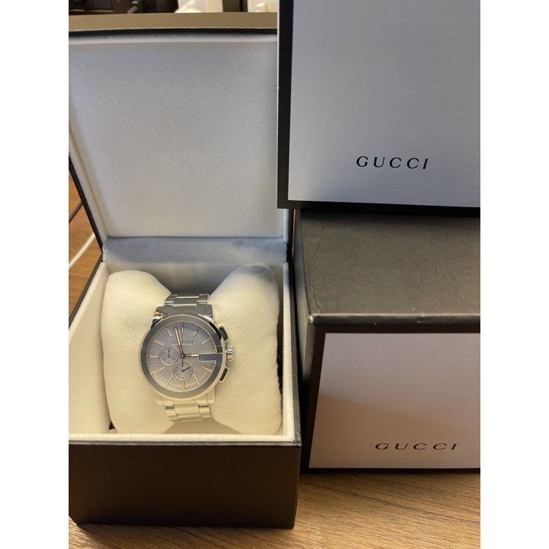 Gucci used new นาฬิกาผู้ชาย มือสองแต่ใหม่มาก สติ๊กเกอร์ด้านหลังยังไม่ได้แกะ