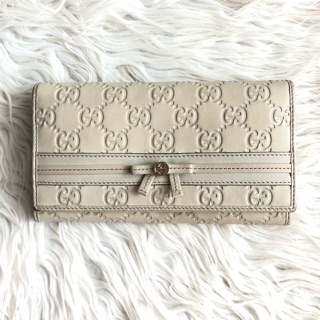 Gucci Wallet lady