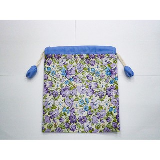 กระเป๋าหูรูดลายดอกไม้ฟ้าม่วง พื้นขาว (SMC 02)