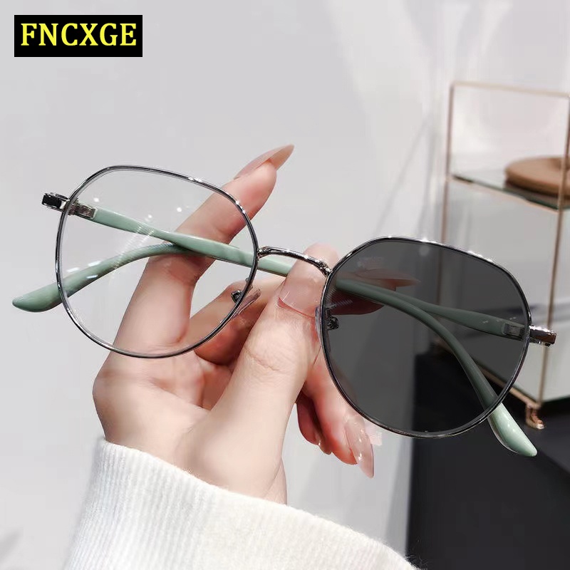 Fncxge แว่นตาสายตาสั้น เลนส์ออโต้ 0.0 ถึง -6.0 สําหรับผู้ชาย และผู้หญิง แฟชั่นสไตล์เกาหลี กรอบโลหะ ทรงหยดน้ํา ป้องกันรังสียูวี ทุกเพศ
