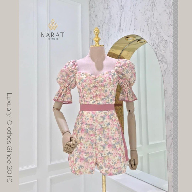 SALE งานป้ายkarat กะรัต จั๊มสูทขาสั้น ลายดอกไม้ สีหวาน ไซส์M