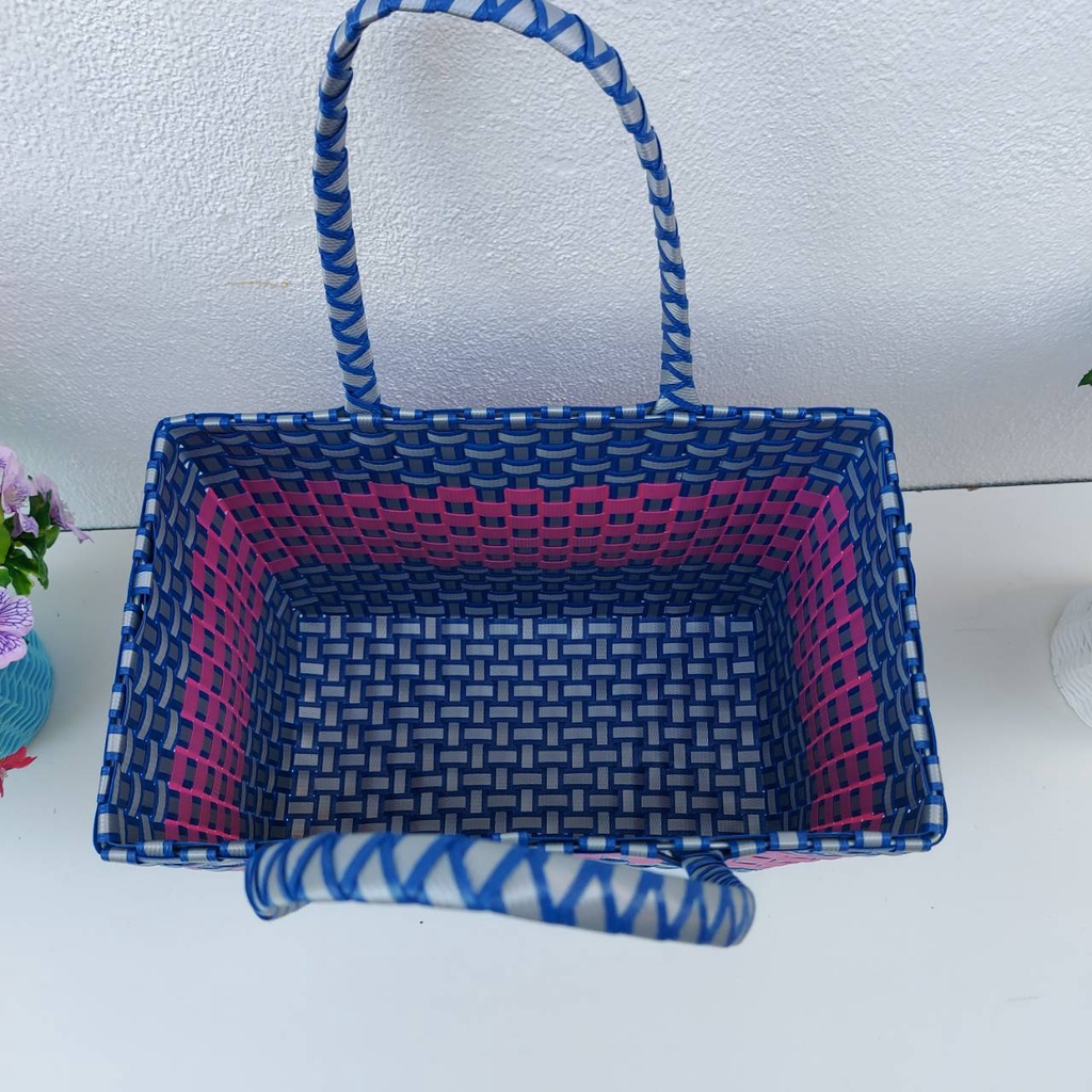 ตระกร้าสานเส้นพลาสติก ตระกร้าจ่ายตลาด กระทัดรัด ขนาด กว้าง17ยาว29สูง22 CMขอบปาก