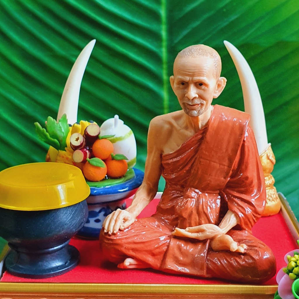 หลวงปู่ศุข เกศโร วัดปากคลองมะขามเฒ่า รูปหล่อเนื้อซิลิก้าเหมือนองค์จริงเพ้นท์สี(หน้าตัก3นิ้ว สูง12ซม.)เหมาะวางหน้ารถ