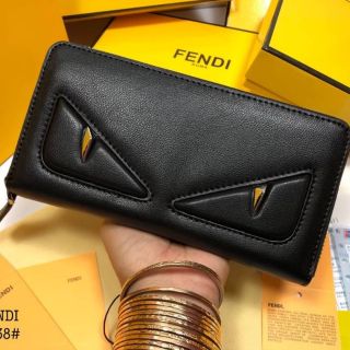 กระเป๋า​สตางค์​ Fendi