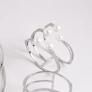 SWAN - Joanna Pearl Bangle กำไลข้อมือเงินแท้ ประดับมุกแท้ มุกน้ำจืด ฝังเพชรคิวบิคเซอร์โคเนีย cubic zirconia