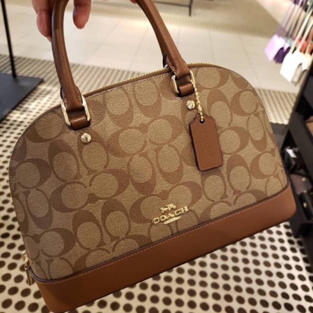 COACH กระเป๋าสะพายข้างทรงโดมมินิ ลาย C สีน้ำตาลอ่อน F27583 MINI SIERRA SATCHEL (KHAKI/SADDLE 2/LIGHT