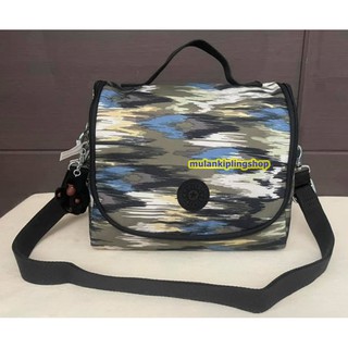 ส่งฟรี EMS Kipling Kichirou - Camo Charm  เป็นกระเป๋าเก็บอุณหภูมิ สามารถใช้เป็นกระเป๋าคาดลำตัวปกติได้