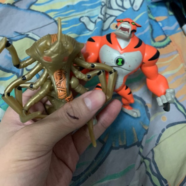 Ben 10 Alien Swam/ Ultimate Alien Decoy Queen & Rath Shopee Thailand