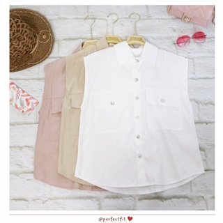 Perfectfitstyle : เสื้อเชิ้ตเเขนกุด สีพื้น ผ้าคอตตอล กระเป๋าคู่ (A53)