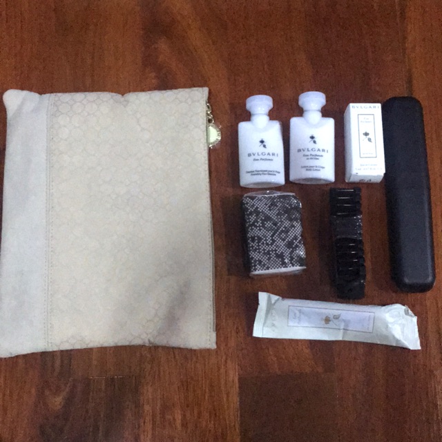 Amenity kit (Emirates)