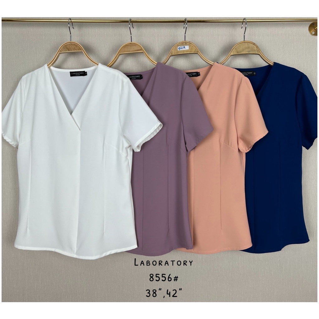 Laboratory 8556ไม่กุ๊นแขน เสื้อทำงานคอวีทรงป้ายแขนสั้นสีพื้น