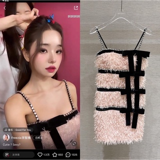 เดรสโบว์สีชมพูขนฟูประดับเพชรตามจีอาและโนจองอี
