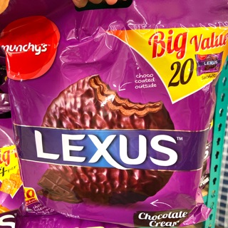 ขนมบิสกิตเคลือบช็อกโกแลต ขนมช็อกโกแลต Munchy’s Lexus biscuit chocoloate cream แพ็จเกจใหม่1ถุงมี18ซอง360กรัม