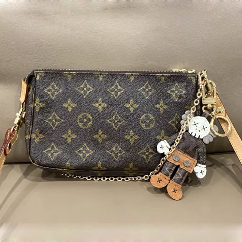 ◆ ⊙ พวงกุญแจพวงกุญแจรถ LV☏✵บังคับ lv กระเป๋าดอกไม้เก่าของประดับข้อต่อ Sesame Street kaws ตุ๊กตาจี้พว