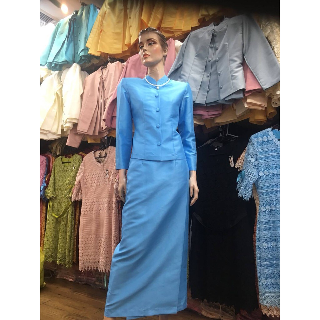 Dokpikul-ชุดไทยจิตรลดา กระดุมหน้า บ่าจีบ-ผ้าถุงทรงป้าย ผ้าไหมญี่ปุ่น ใส่งานพระราชพิธีสำคัญๆ ต่างๆ ชุดสีฟ้า สำหรับผู้หญิง