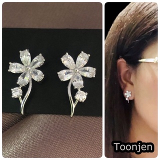 (พร้อมส่ง) Toonjen 🎁ต่างหูรูปทรงดอกไม้ มีก้าน สีเงิน ประดับเพชรcz 💰💰แถมฟรีถุงผ้ากำมะหยี่