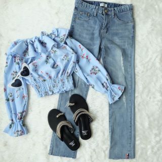 เสื้อคอป สมอคเอว แขนยาว
ผ้าลายดอกเนื้อดี งานสวยน่ารักมากกก