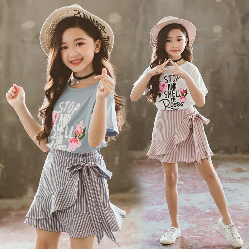 M0060 ชุดเซ็ทเด็กผู้หญิง เสื้อยืดลายดอกไม้ +กระโปรงผูกโบว์ลายริ้ว ชุดเสื้อกระโปรงเด็กหญิง เสื้อผ้าเด็กผู้หญิง