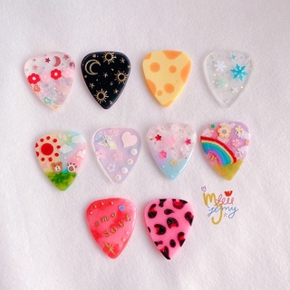 ปิ๊กกีตาร์ guitar pick (เพิ่มตัวอักษรชื่อได้ เจาะรู ทำจี้ฟรี) ✨ พร้อมส่ง 🔆