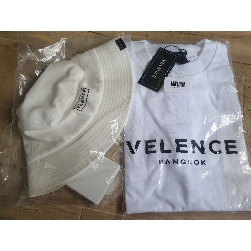 เสื้อและหมวก velence ของวิน มือ 1 สีขาว