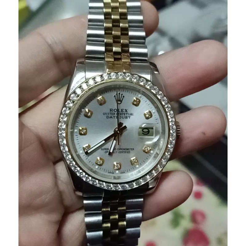 มือ 2 สภาพมือ 1 ขายเพียง 7,500 บาท มีเพียง 1 เรือนเท่านั้นครับ Rolex Datejust หน้าเงิน ตัวเลขเพชร ขน