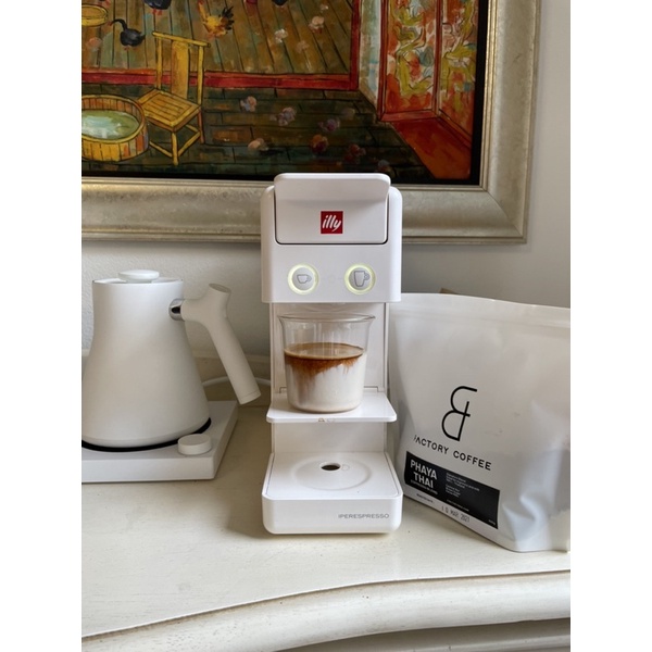 illy เครื่องทำกาแฟแคปซูล Y3.3 สีขาว มือสอง เครื่องชงกาแฟแคปซูล capsule coffee machine (สภาพ 99%)