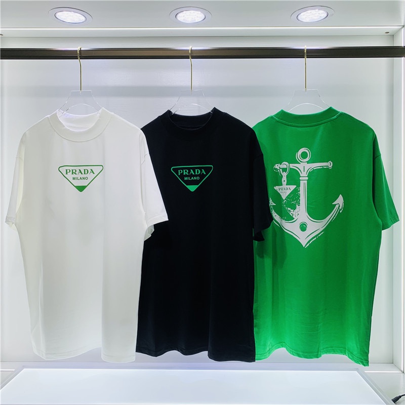 สินค้าพร้อมส่ง *PR--A---DA* ใหม่ เสื้อยืดแขนสั้น พิมพ์ลายโลโก้ตัวอักษร ทรงสามเหลี่ยม สําหรับทุกเพศS-5XL