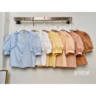 Hello Shop: เสื้อแขนสั้น กระดุมหน้าใช้งานได้จริง แต่งดีเทลระบายรอบคอ