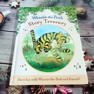 หนังสือปกแข็ง Winnie-The-Pooh Story Treasury มือสอง