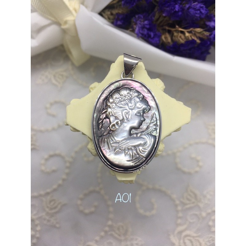 จี้คามิโอ วินเทจ เงินแท้ silver sterling 925 แกะสลักเปลือกหอยหอยมุกดำ Vintage Cameo Pendant (Natural MOP)