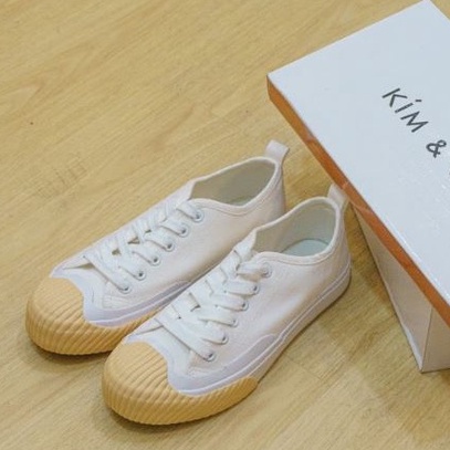 KIM&CO. Daisy(KF012W) รองเท้าผ้าใบกันน้ำ แฟชั่นผู้หญิงกันน้ำ สีขาวครีม  สไตล์สาวหวาน ไม่ต้องกลัวเลอะ