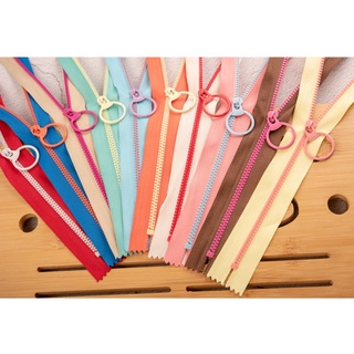 ซิปสีสวย ซิป 20 cm ซิปฟันกระดูก ซิปไนล่อน ซิปหลา ฟันใหญ่ ซิปสีสันสดใส ราคาถูกพร้อมส่ง