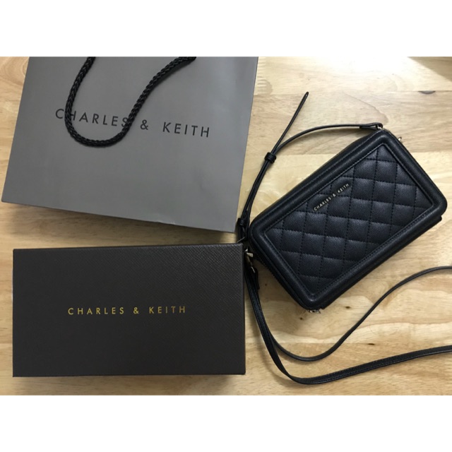 CHARLES & KEITH กระเป๋าสะพาย แท้💯% ออกจากshop zpell (ฟิวเจอร์พาร์ค)✨used like new✨ อปก ครบ ไม่มีตำหน