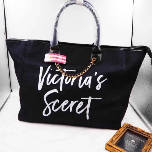 กระเป๋าทรง Tote Bag (Size L) จาก Victoria's Secret 🍭