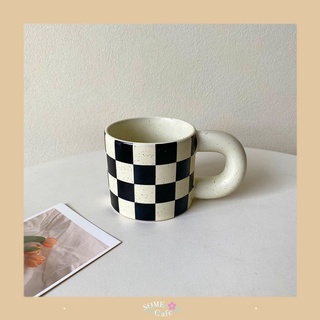 [พร้อมส่ง] Black and white ceramic mug แก้วหมากรุก แก้วเซรามิก แก้วน้ำ