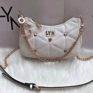 กระเป๋าสะพายข้างทรงพอช LY N ขนาด 8 นิ้ว 20x13x5 cm. มี 2 สาย กระเป๋าประดับหมุดหน้าโซ่ รุ่นนี้ขายดี พร้อมส่ง