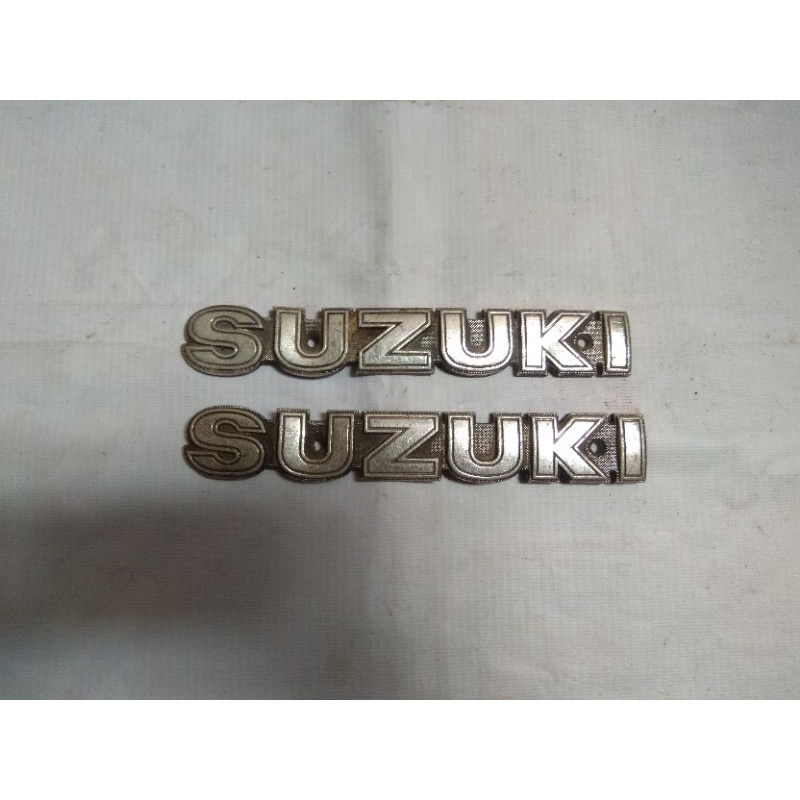 สัญลักษณ์ถัง Suzuki A100 โลโก้ Suzuki A100 ดั้งเดิมที่ใช้ A 100 สัญลักษณ์ถังคาทาน่า A100