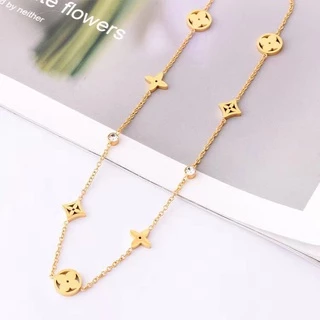 เครื่องประดับสร้อยคอโลหะไทเทเนียมจี้ใบโคลเวอร์สี่ใบโคลเวอร์สไตล์เกาหลี
