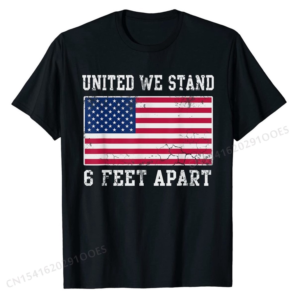 We Stand 6 ฟุต Apart Patriotic USA Flag เสื้อยืดสบายผ้าฝ้ายหนุ่ม T เสื้อสบายเสื้อพิเศษ T