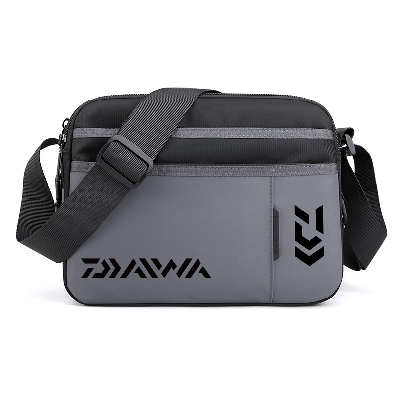 Daiwa ใหม่ กระเป๋าสะพายไหล่ลําลอง อเนกประสงค์ จุของได้เยอะ เหมาะกับการพกพาเดินทาง เล่นกีฬากลางแจ้ง แฟชั่นสําหรับผู้ชาย 2023