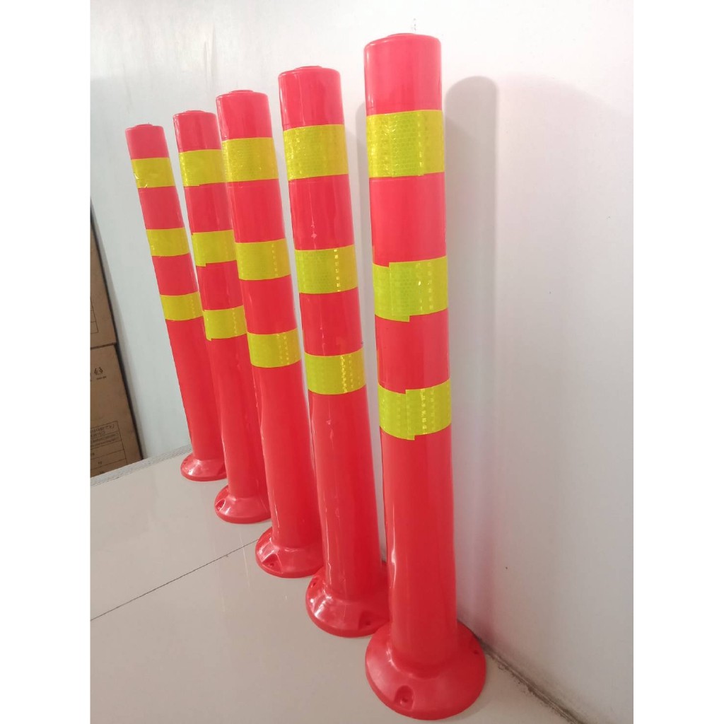 พร้อมส่ง แบบพลาสติก เสากั้นจราจร เสาจราจร 70cm สีแดง/ส้ม คาดแถบสะท้อนแสง