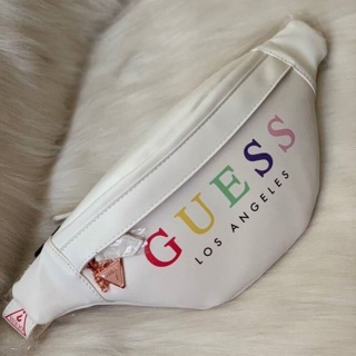 กระเป๋าแบรนด์เนมสะพายคาดอก ครับ GUESS